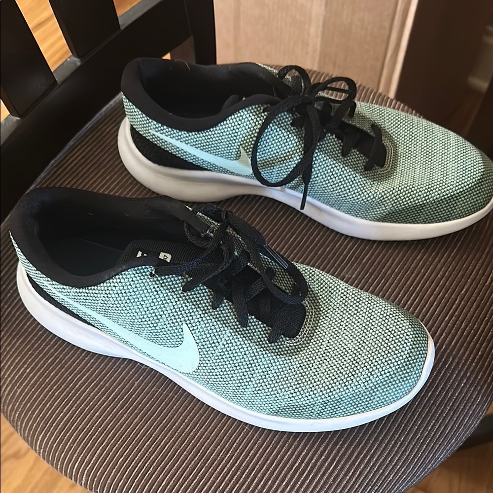 Nike Teal and Black Running Shoes